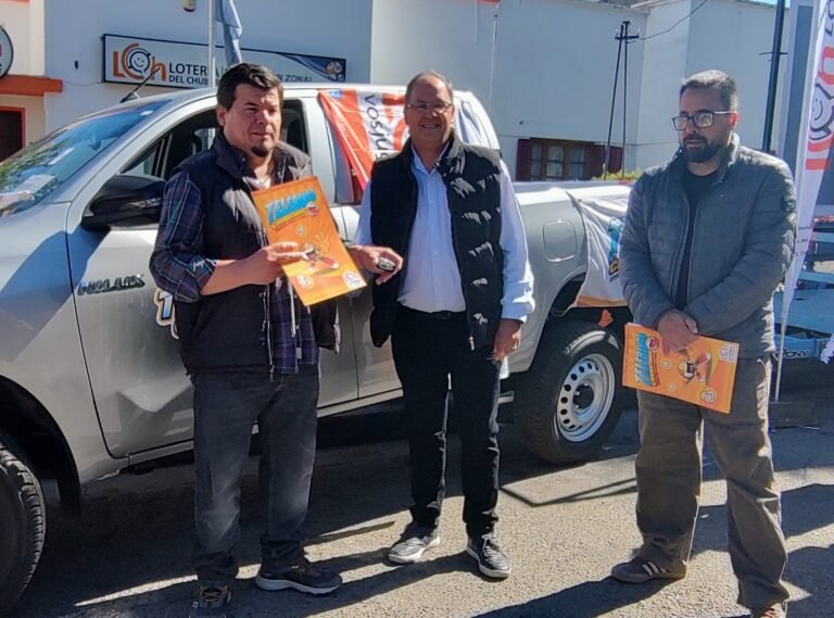 Lotería del Chubut entregó una camioneta 0 kilómetro y bienes al hospital de Esquel