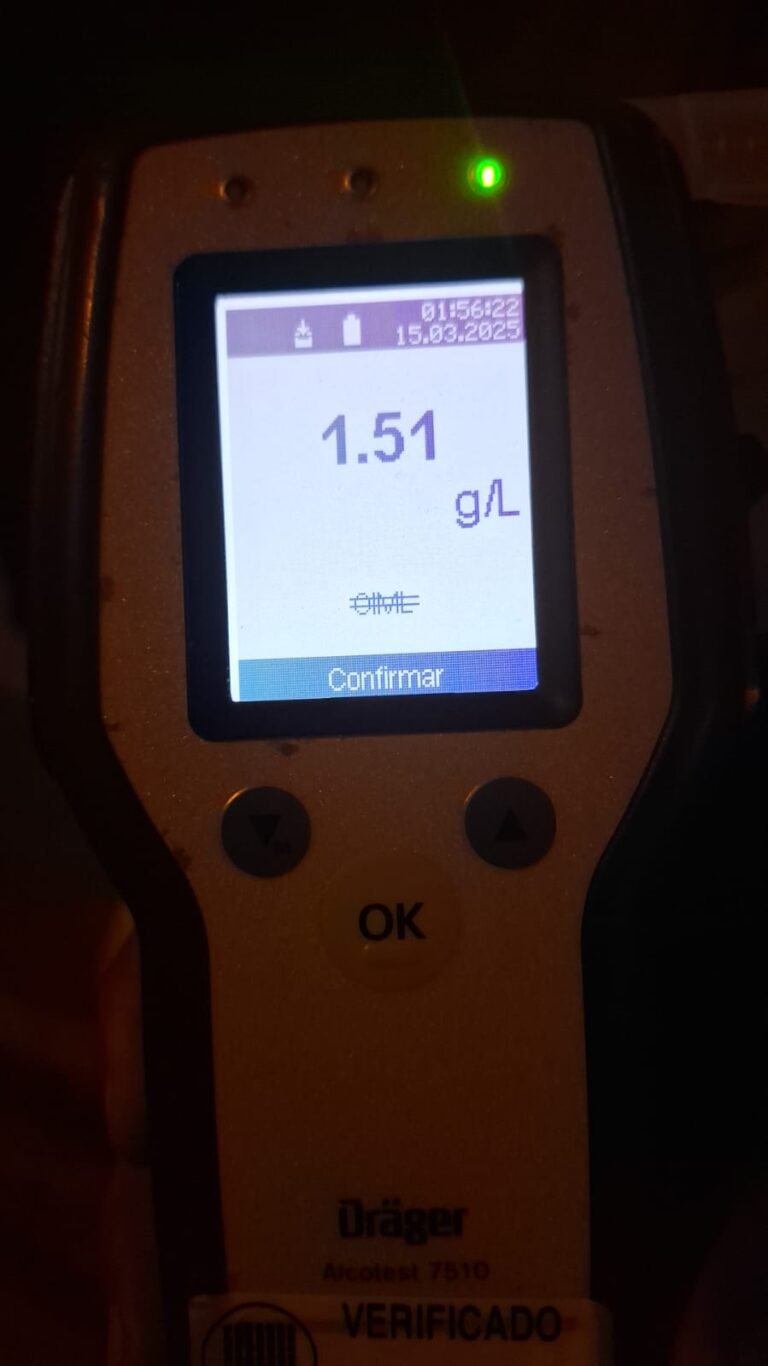 Estaba trabajando y un conductor alcoholizado le chocó el auto