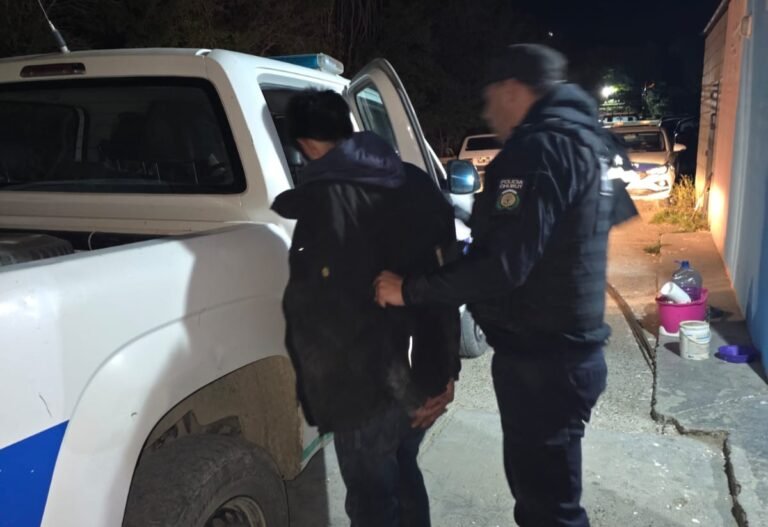 Entró a una casa para robar, pero el dueño lo vio y llamó a la policía