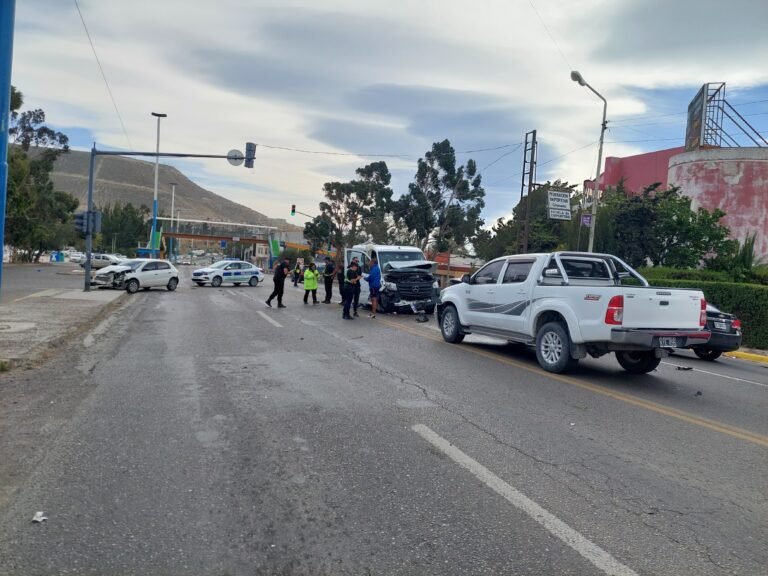 Accidente de tránsito múltiple en Ruta 3: tres vehículos involucrados y varios heridos