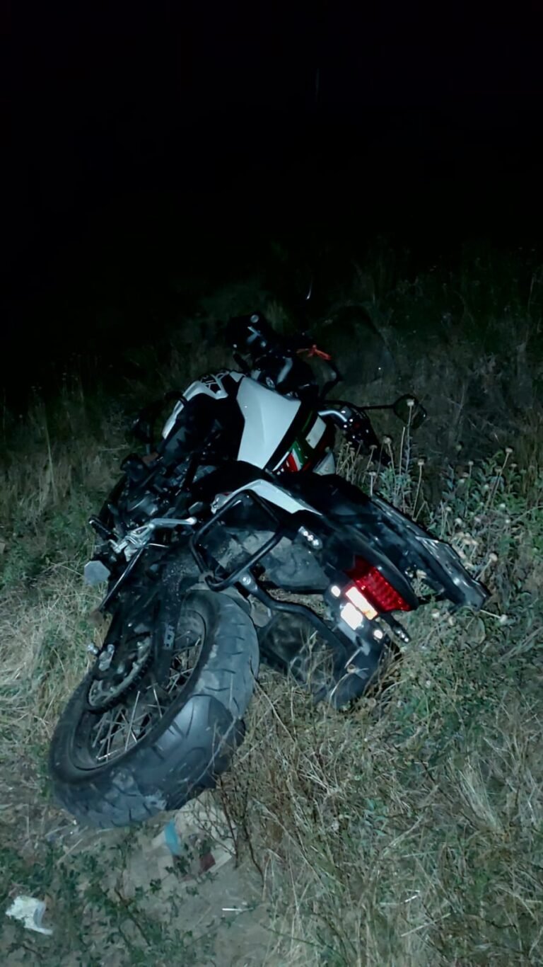 Circulaba en una moto robada, tras una persecución la abandono y se fugó