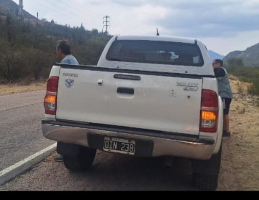 Se bajó a comprar y le robaron la camioneta