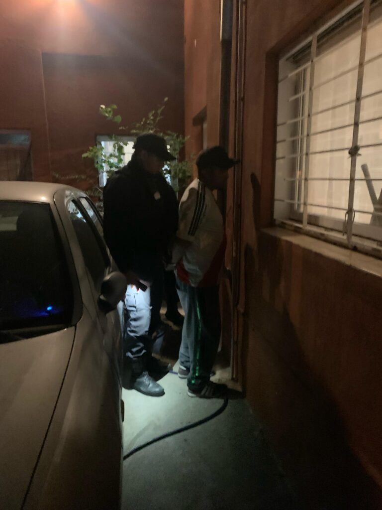 Un vecino lo vio en el techo con actitud sospechosa