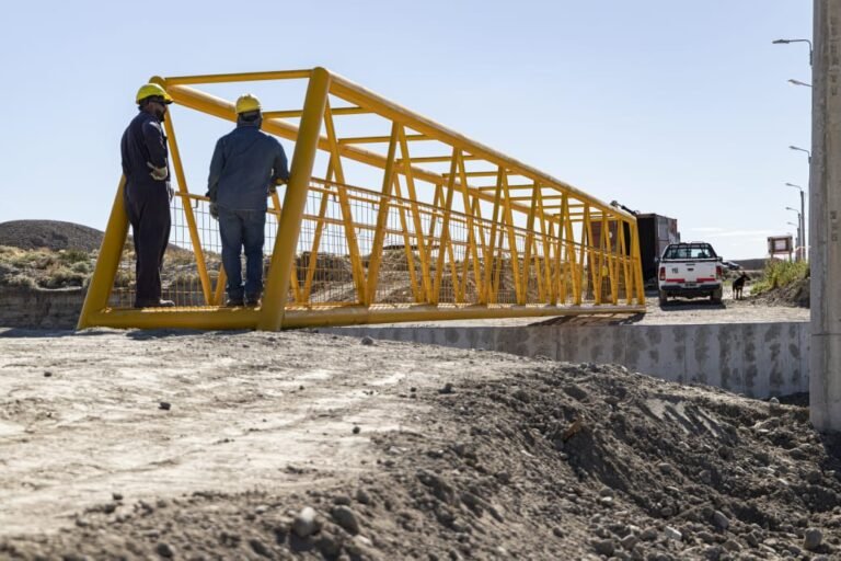 Se instaló el puente del barrio La Cantera y se avanza en las obras complementarias
