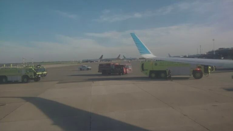 Un avión de Aerolíneas Argentinas debió aterrizar de emergencia en Ezeiza