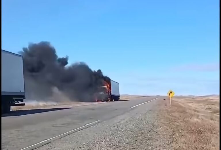 Explosión e incendio en un camión que circulaba por Ruta 3