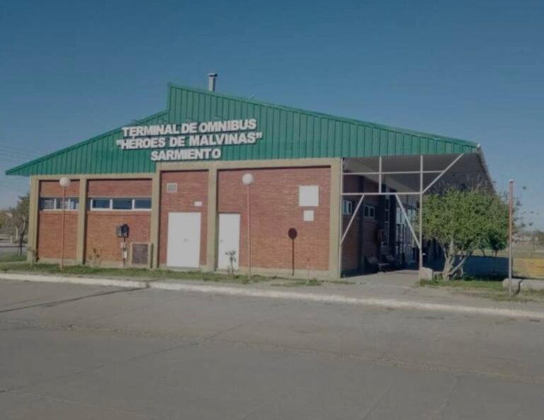 Un juez expulsó a un joven por desobediencia a una orden judicial