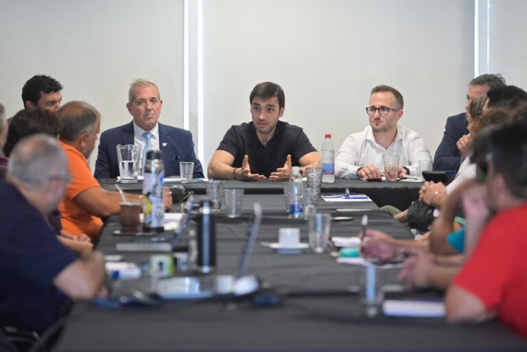 “Vamos a seguir trabajando para garantizar la recomposición salarial docente”