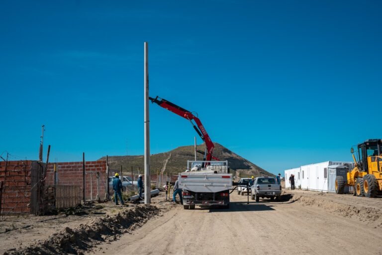 Avanza la obra de energía en ex Radio Estación que beneficiará a 360 familias