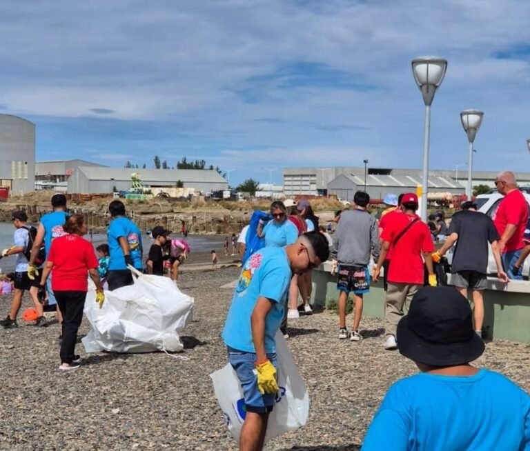Convocatoria para limpiar la playa de la Costanera