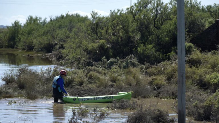 Casi 100 personas desaparecidas después del temporal en Bahía Blanca