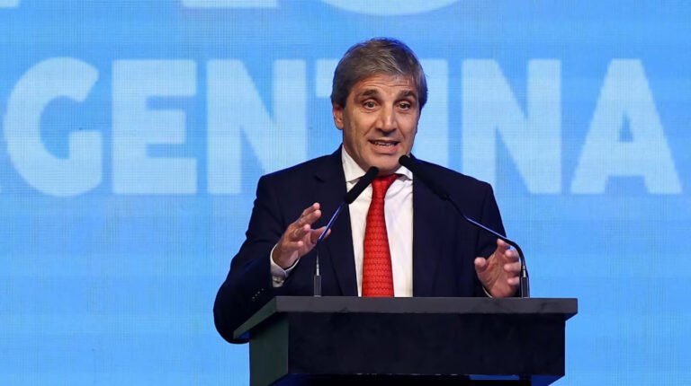 El nuevo acuerdo entre Argentina y el FMI será por 20.000 millones de dólares