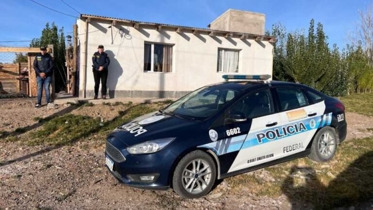 Detienen a madre e hijo por someter a un jubilado a torturas y estafas