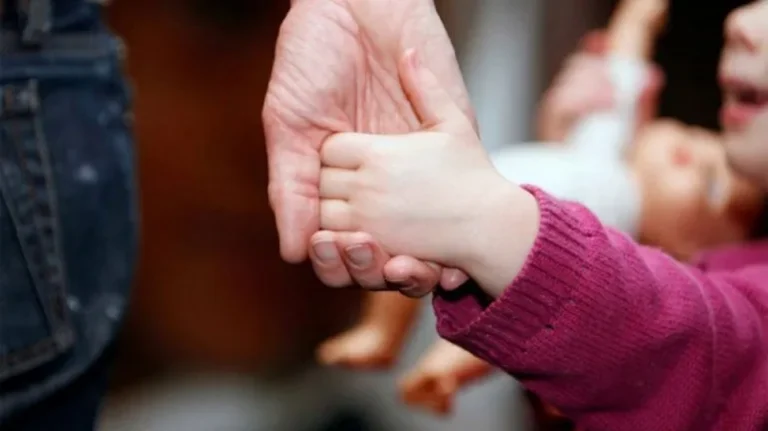 Fue denunciado falsamente por abuso sexual y pasó 2 años sin ver a su hijo