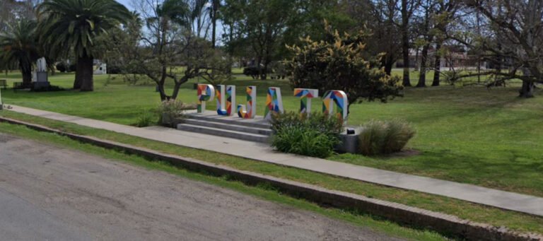 Dos trabajadores realizaban tareas de alumbrado público y murieron electrocutados