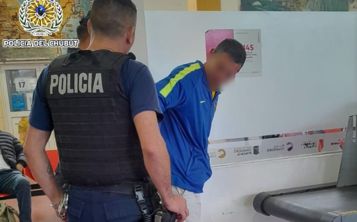 Llegó a Comodoro, pero no pudo entrar por tener pedido de captura