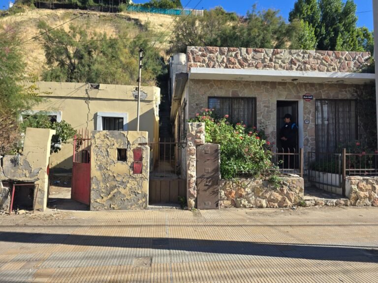 Usurpaban una vivienda frente al Hospital Regional y fueron desalojados
