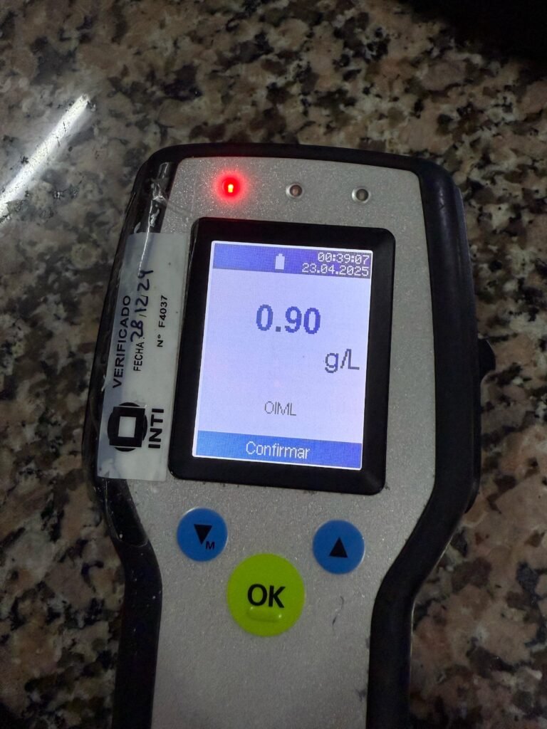 Manejaba a alta velocidad, haciendo maniobras peligrosas y sin carnet de conducir