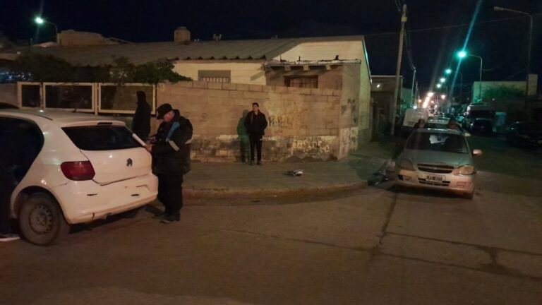 Los atraparon con envoltorios de marihuana y cocaína en el barrio Isidro Quiroga