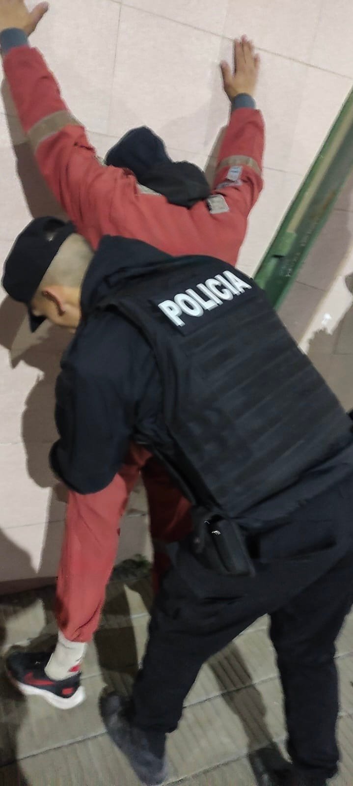 Estaba prófugo y lo atraparon caminando por el barrio Pietrobelli