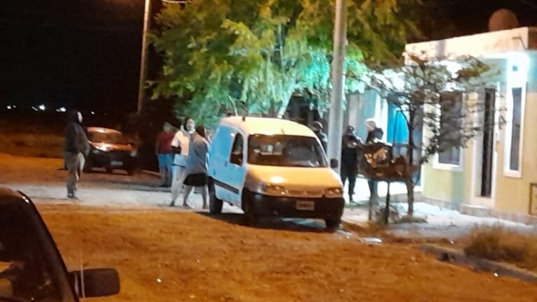 Menores organizaron una fiesta clandestina y terminaron a los piedrazos