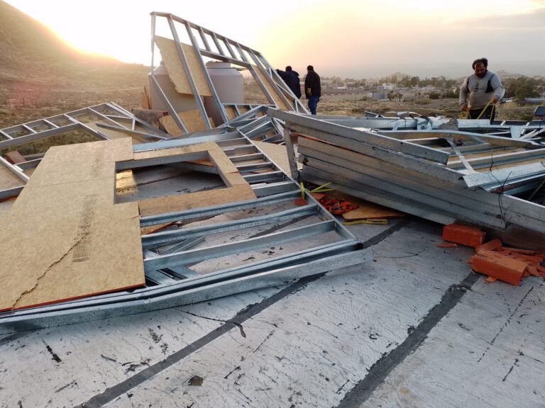 Las ráfagas de viento alcanzaron los 119 km/h en Comodoro: se volaron techos y carteles