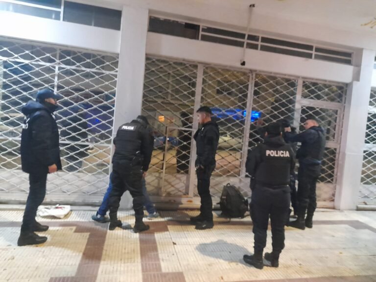 Un ladrón le robó los celulares a dos menores en pleno Centro