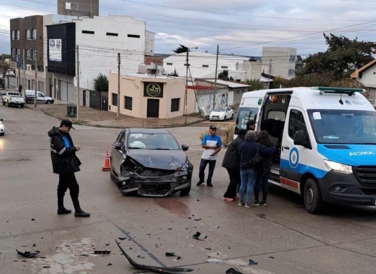 Dos mujeres resultaron heridas en un choque y debieron ser trasladadas al Hospital Regional