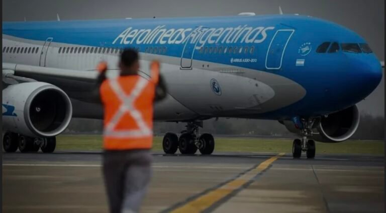 Controladores aéreos adhieren al paro general de la CGT y no habrá vuelos el 10 de abril