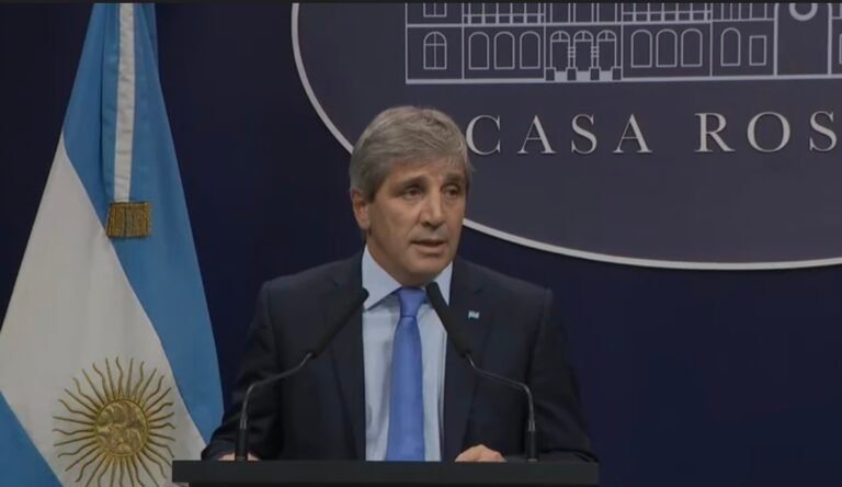 Luis Caputo anunció el acuerdo con el FMI y el levantamiento del cepo cambiario