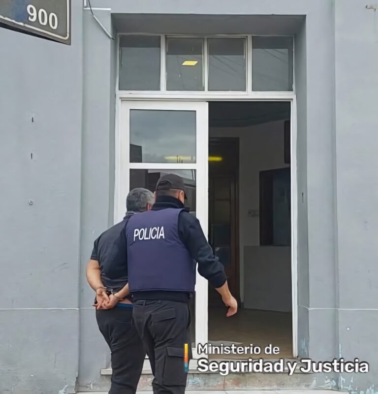 Terminó a las piñas y amenazas tras encontrar su auto rayado