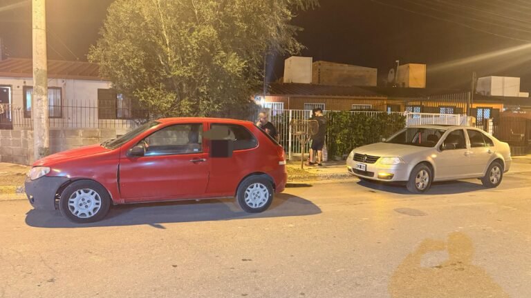 Manejaba borracho y chocó contra un auto estacionado