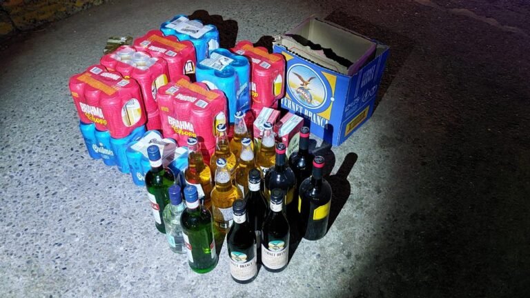 Lo identificaron en un control mientras hacía delivery de bebidas