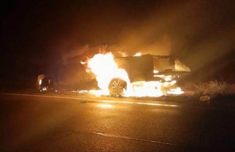 Una familia de Comodoro viajaba a Mendoza y se le prendió fuego la camioneta