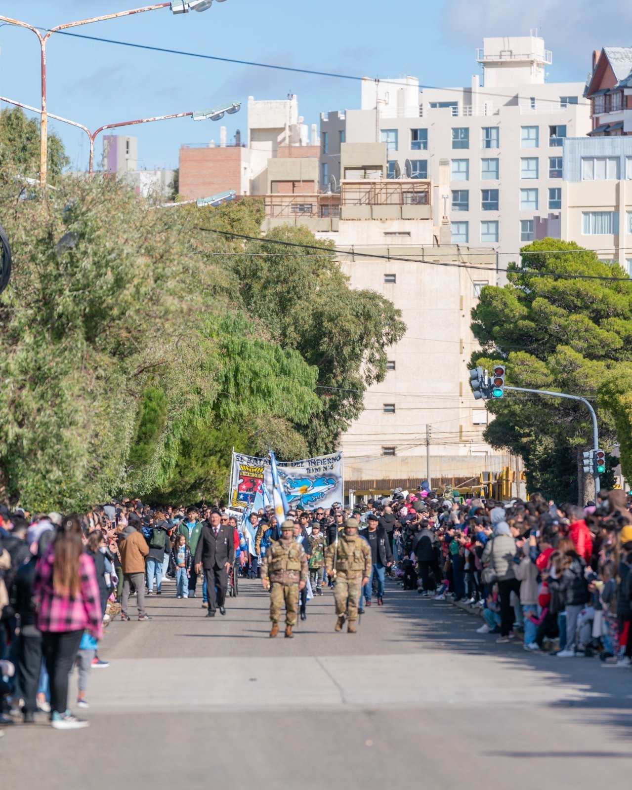 Una multitud presenció los actos del 2 de abril - Comodoro 24