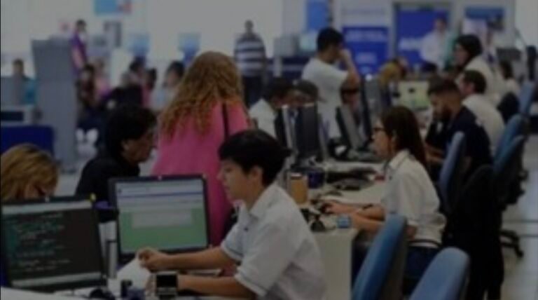 En 14 meses dieron de baja a más de 42 mil empleados públicos