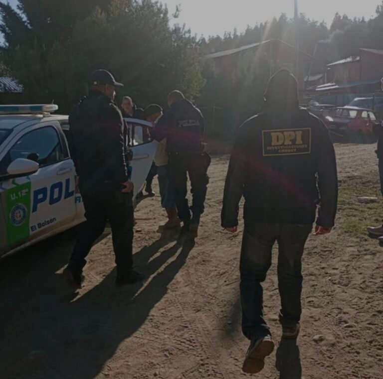 Detienen a cinco personas vinculadas a una causa de abigeato en allanamientos en Chubut y Río Negro