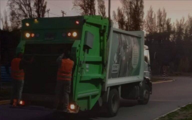 Un joven recolector de basura se cayó del camión y perdió un pie