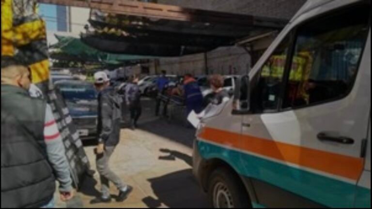 Se arrojó de un sexto piso, cayó al cuarto, volvió a tirarse y se salvó de milagro