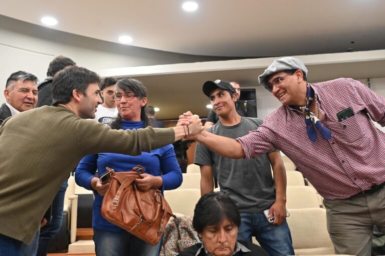 Torres junto a las Comunidades Originarias: “Vamos a avanzar, de manera conjunta, en la regularización dominial que establece la ley”