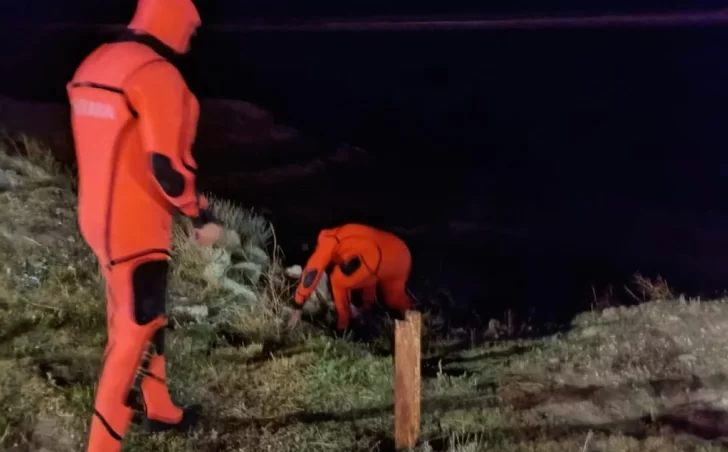 Rescatan a un joven con hipotermia de la ría de Puerto Deseado