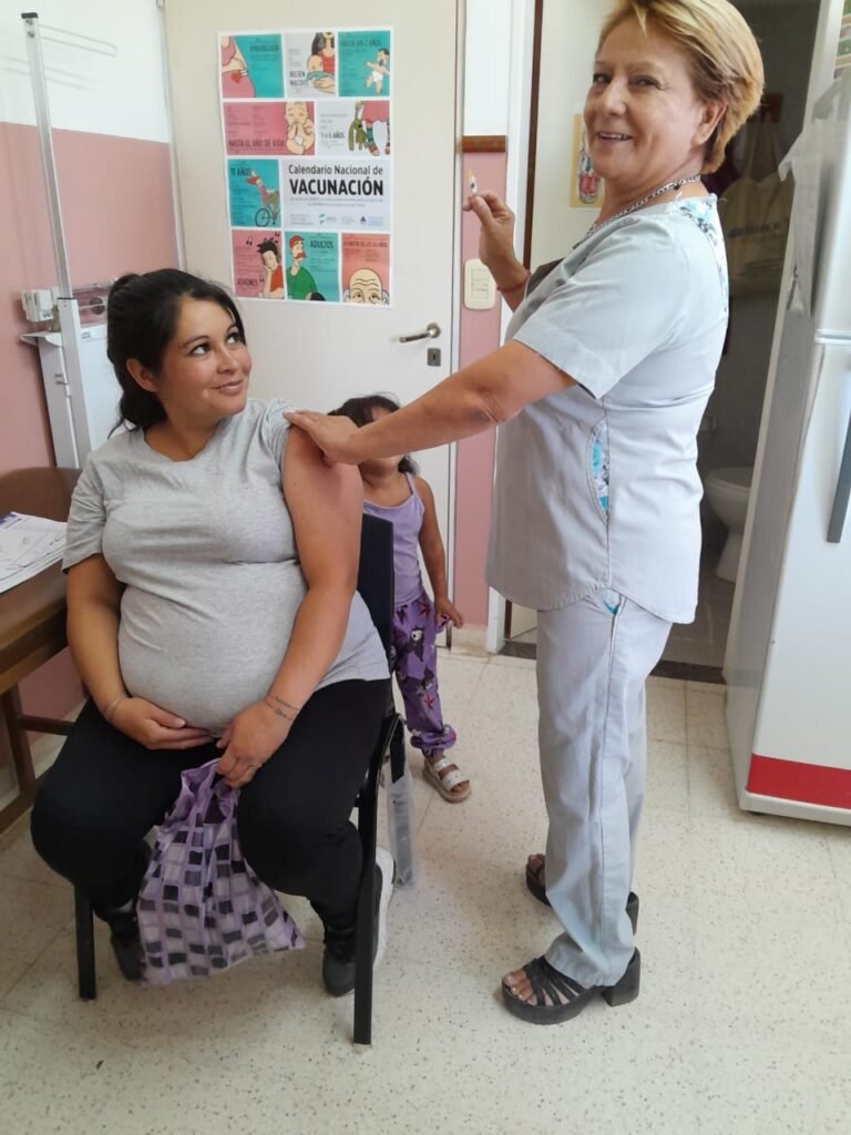 Más de 900 embarazadas se vacunaron para proteger a sus bebés de la Bronquiolitis y la Neumonía