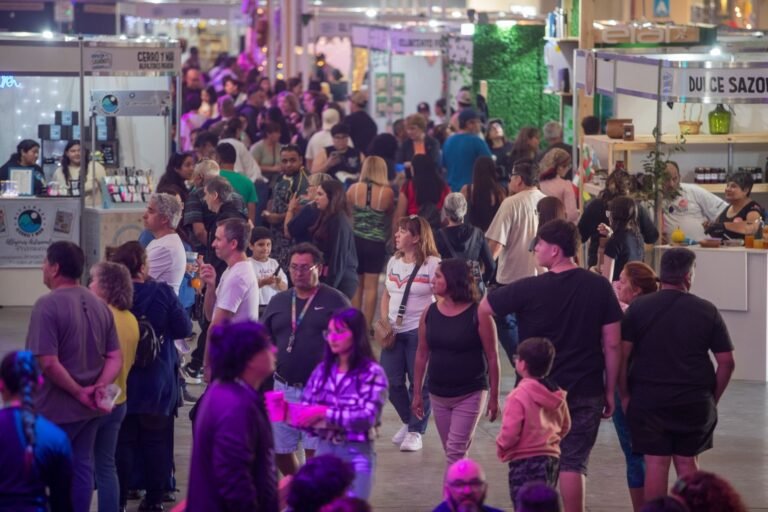 Junto a expositores el Municipio realizó el balance del Festín de Sabores