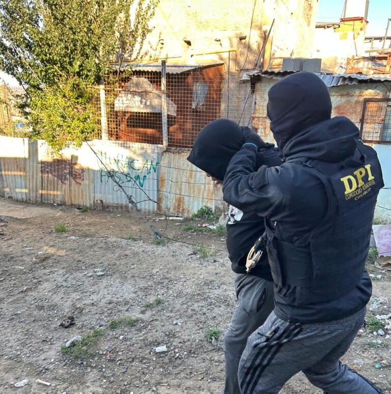 Detienen a un hombre tras allanamientos por violento robo a mano armada