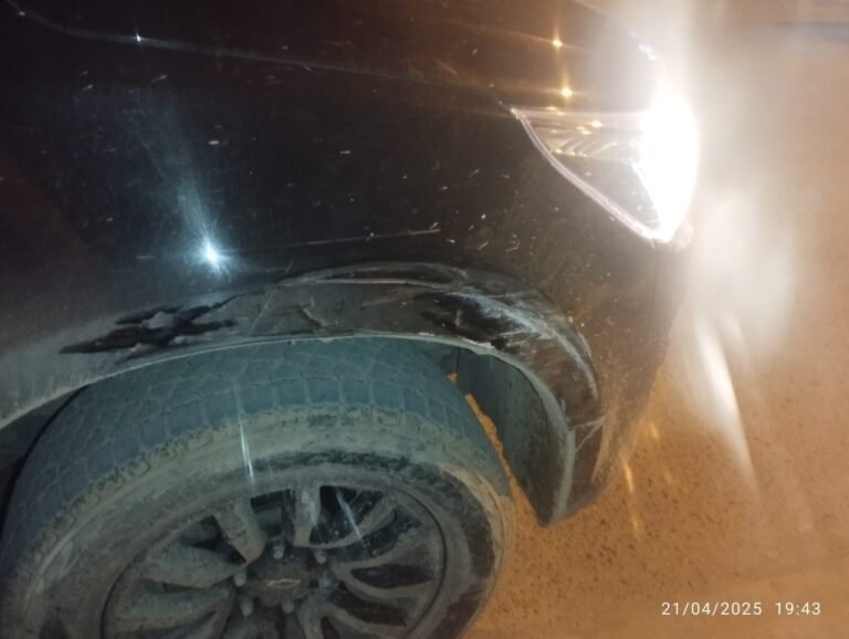 Una camioneta chocó contra un colectivo en Avenida Kennedy y Polonia