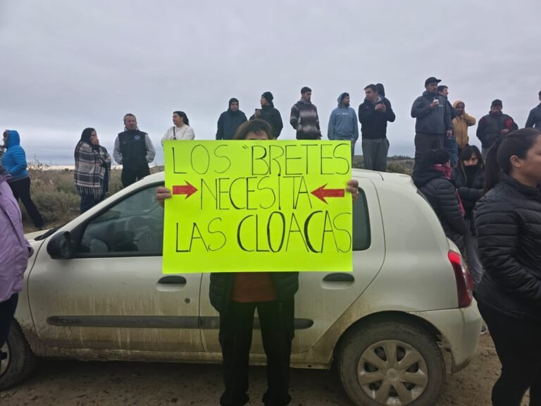 Vecinos del barrio Los Bretes reclaman por obras de cloacas: “Queremos vivir dignamente”