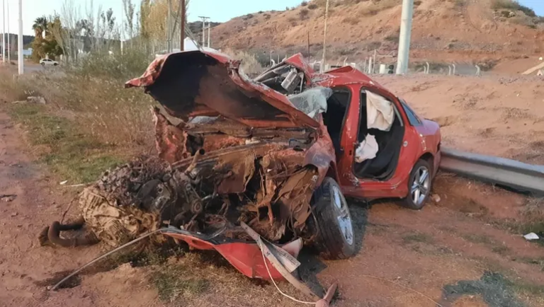 Un joven murió tras chocar contra un poste: su acompañante quedó en grave estado