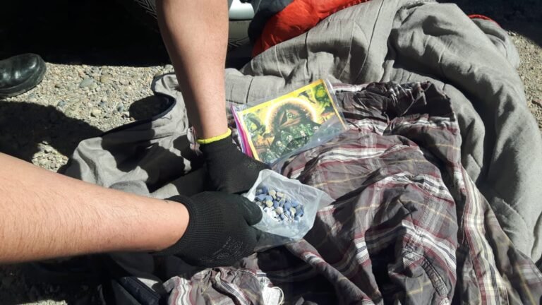 De Buenos Aires a Comodoro con pastillas de éxtasis, troqueles de LSD y marihuana