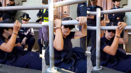 Una policía se encadenó en Casa de Gobierno para denunciar violencia de género en su trabajo