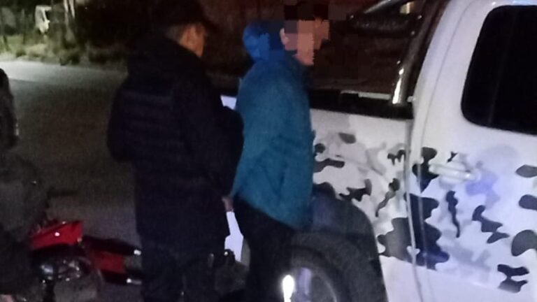 Un motociclista iba en contramano, lo persiguió la Policía y chocó contra un patrullero